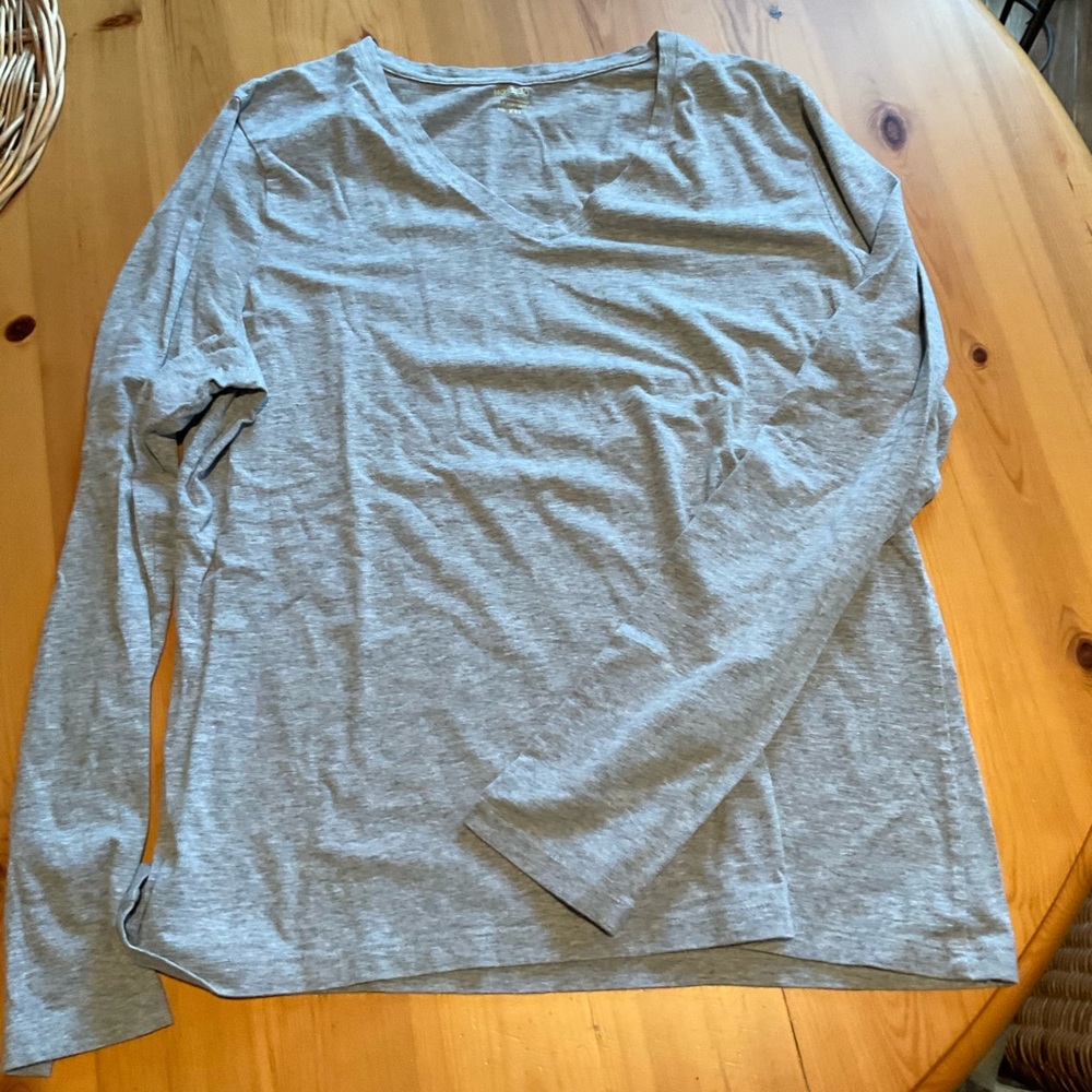Mossimo v-neck top